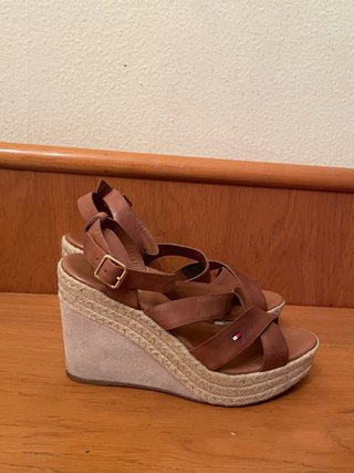 TOMMY HILFIGER - Sandalias cuña marrones 39