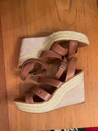 TOMMY HILFIGER - Sandalias cuña marrones 39