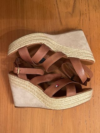 TOMMY HILFIGER - Sandalias cuña marrones 39
