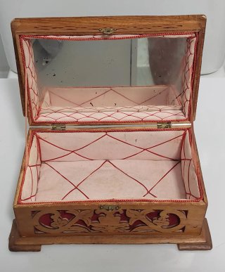 Antigua caja joyero madera calada
