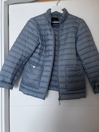 Cazadora acolchada celeste