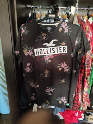 Camiseta Hollister floral negra talla XXL