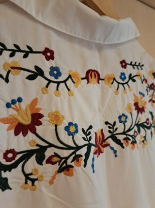 Vestido blanco largo detalle flores