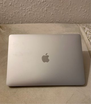 MacBook Pro 13” i7 2020 Plata