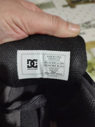 Deportivas DC Hombre NUEVAS Talla 43