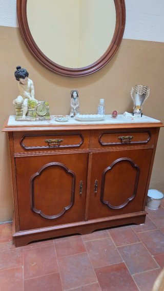 Mobile credenza in legno con marmo