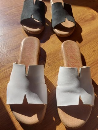 2 Sandalias de piel