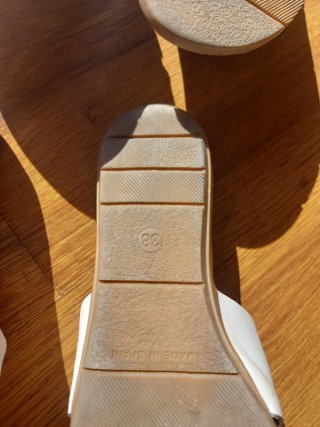 2 Sandalias de piel