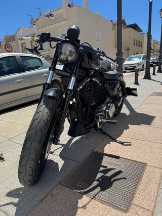Harley-Davidson XL 883 Custom Negra