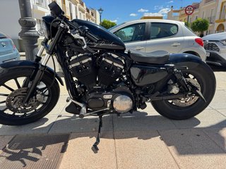 Harley-Davidson XL 883 Custom Negra