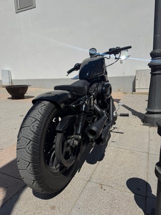 Harley-Davidson XL 883 Custom Negra