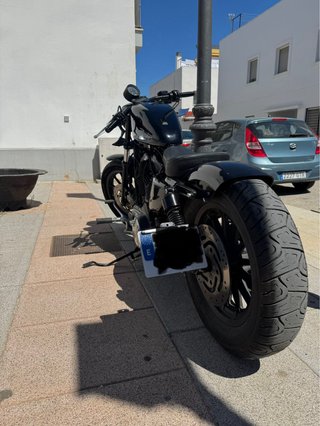Harley-Davidson XL 883 Custom Negra