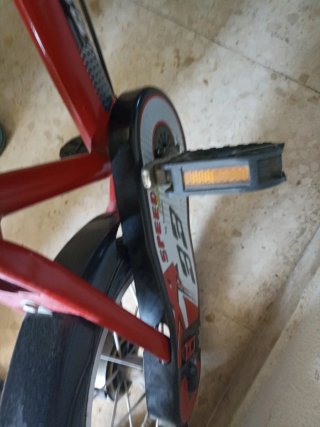 Bicicleta infantil roja