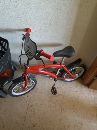 Bicicleta infantil roja