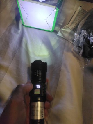 Linterna LED Zoom Ajustable