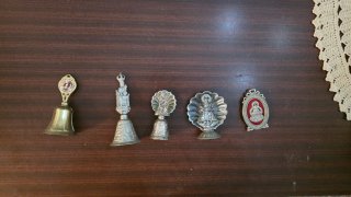 Lotteria di campanelle e miniature religiose