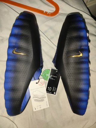 Nike Mind 001