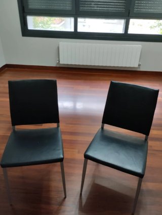 Confezione di 4 sedie nere in similpelle