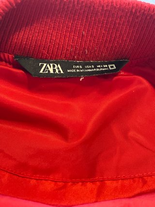 Beisbolera Zara Roja y Beige