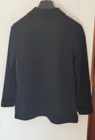 Blazer negro Bessonn mujer sin botones