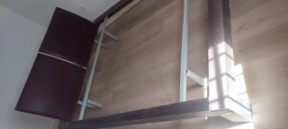 Estructura de cama piel  y madera