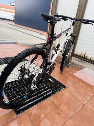 Bicicleta de montaña Rockrider blanca