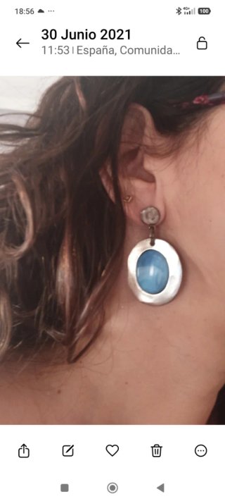 Conjunto de bisutería azul y plateada