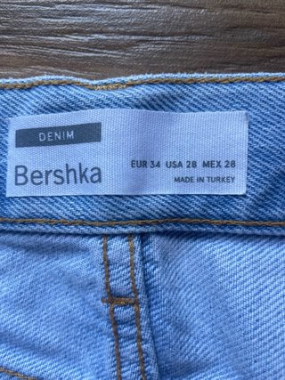 Pantalón Vaquero Bershka Roto Talla 36