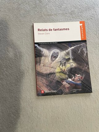 Libros en catalán, castellano e ingles.