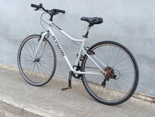 Bicicleta trekking B-twin Riverside 120