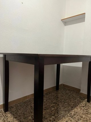 Mesa y 4 sillas comedor madera oscura