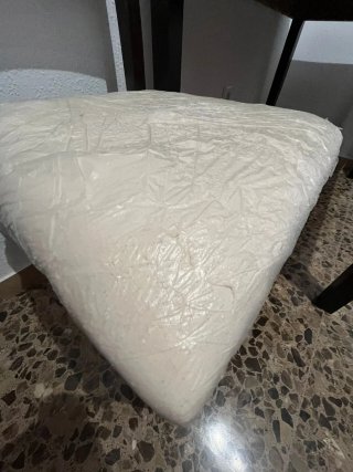 Mesa y 4 sillas comedor madera oscura
