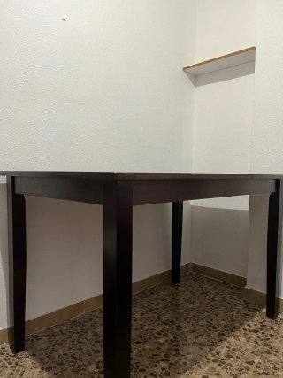 Mesa y 4 sillas comedor madera oscura