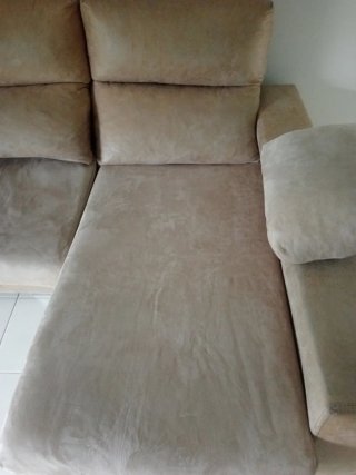 Sofá seccional beige tela