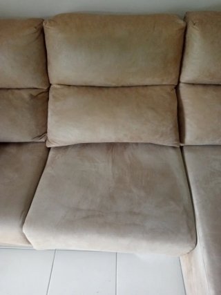 Sofá seccional beige tela