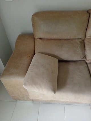 Sofá seccional beige tela
