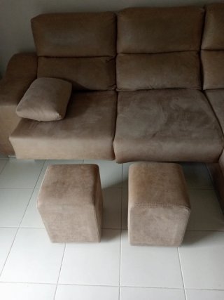 Sofá seccional beige tela