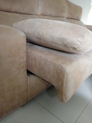 Sofá seccional beige tela