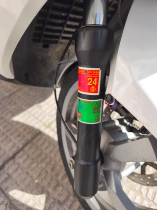 Peugeot Satelis 125 RS Blanca