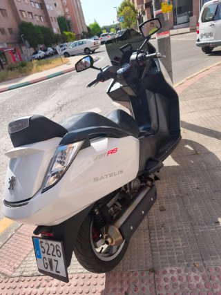 Peugeot Satelis 125 RS Blanca