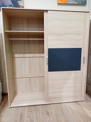 Armario de Puertas Correderas acabado madera