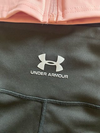 Conjunto deportivo Under Armour rosa y negro