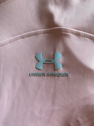 Conjunto deportivo Under Armour rosa y negro