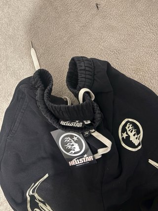 Pantalones Hellstar negros con diseño