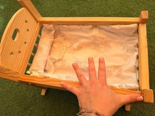 Cuna de madera para muñecas