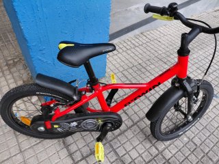 Bicicleta infantil B'Twin 16 roja