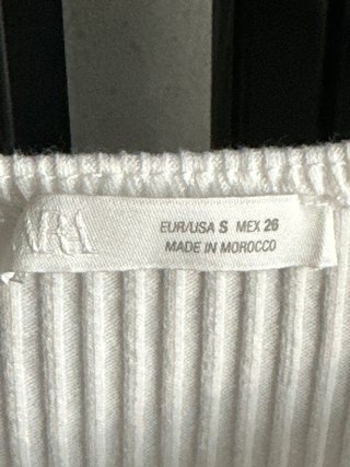 Top Zara Blanco y Negro con Volantes
