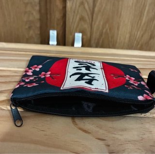 Monedero estilo japonés con flores de cerezo