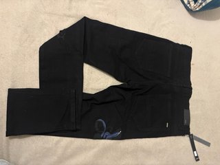Pantalones Amiri Negros con Serpiente