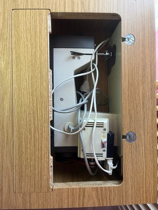 Máquina de coser Veritas con mueble